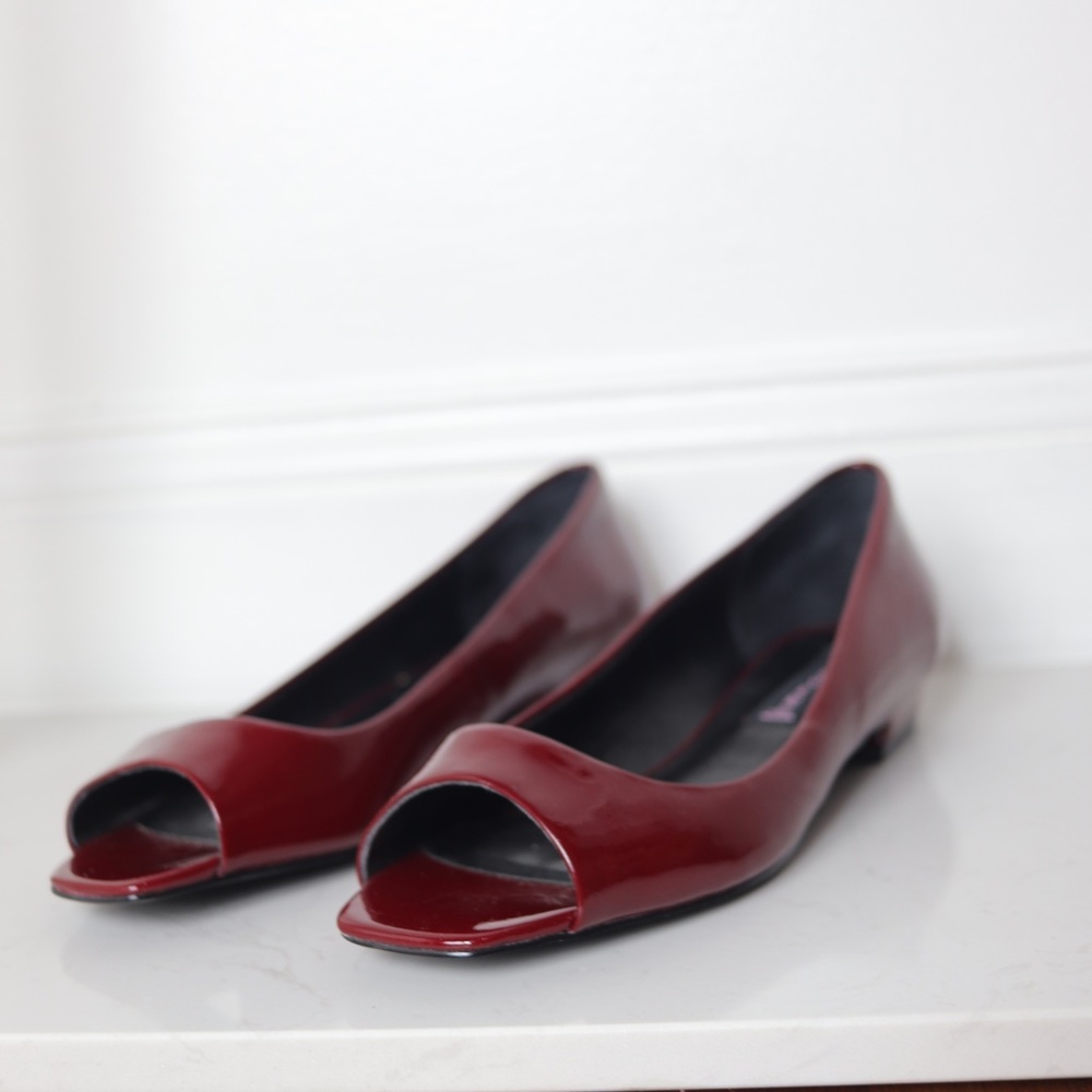 Steve Madden Open Toes Flats in Ruby Red Women's 8 Short Heel